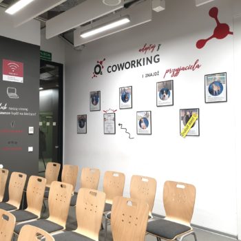 Ściana Adopsiaka w O4 Coworking